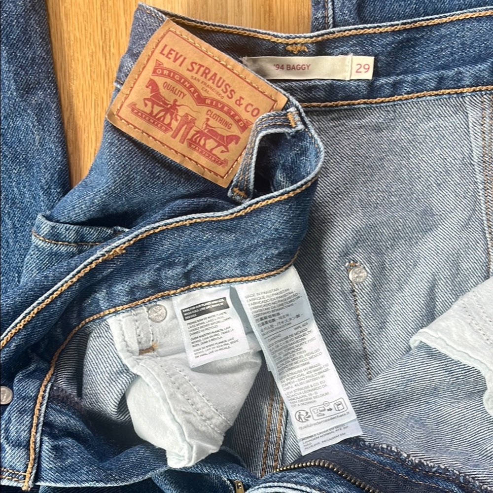 Levi's Women's Mid-Rise 94's Baggy Straight Leg Jeans - It's Gonna Be May - Picture 8 of 9